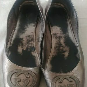  Authentic Gucci 
Pewter Gold Metallic Flats.